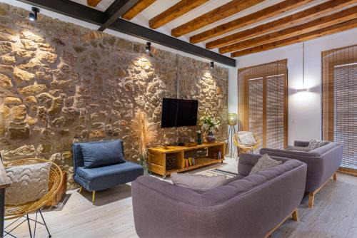 Balaguer Apartment | Discover La Casa Del Miracle: 4-Star Retreat Awaits