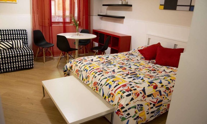 Old Town Apartment | Experience La Casa del Moro: Prime Location in Catania