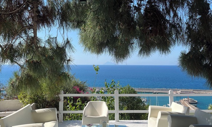 Capo d'Orlando Bed & Breakfast | La Casa del Nespolo