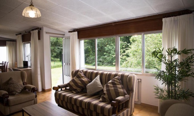 Sigueiro House | Discover LA CASA DEL RÍO - Family-Friendly Near Santiago