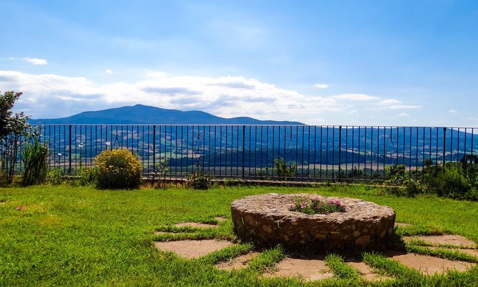 Citta della Pieve Bed & Breakfast | Discover La Casa del Sarto: Family-Friendly with Breakfast