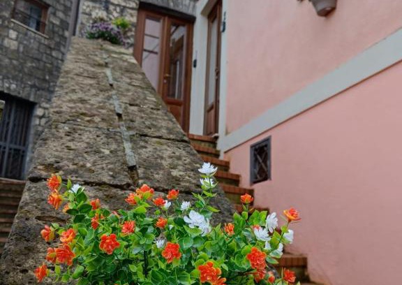 Ruviano House | Family-Friendly Stay at La Casa di Amelia with Great Dining