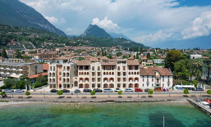 Toscolano Maderno Apartment | Discover La Casa Di Claretta: Pet-Friendly Getaway