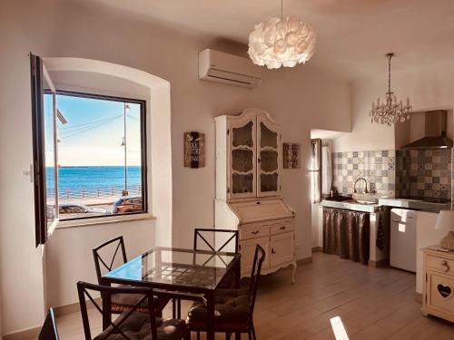 Pegli Apartment | Discover La Casa di Dory: Oceanfront Bliss Awaits