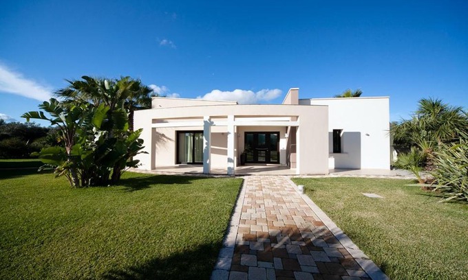 Alezio Villa | Elegant Oceanfront Rooms at La Casa di Flò - 10/10 Rated