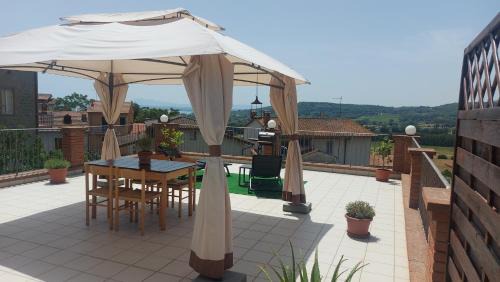 Tuoro sul Trasimeno Apartment | Relax at La casa di Justyna: Pet-Friendly Oceanfront Retreat
