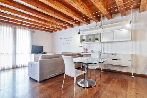 Vicenza Apartment | Experience Comfort at La Casa di Leo - Guest Rated 9/10