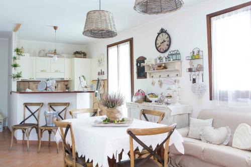 Comeglio House | Discover La Casa Di Menny: Oceanfront Retreat with Hot Tub