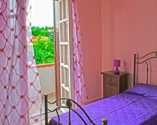 Catanzaro Lido Bed & Breakfast | Explore La Casa Di Mirò: Pet-Friendly Stay with Breakfast