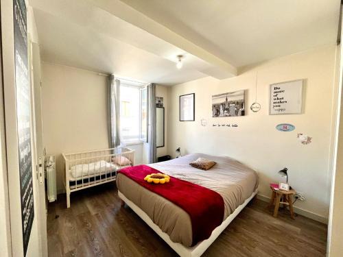 Rives Apartment | La Casa: Scenic Terrace Access and Family-Friendly Amenities