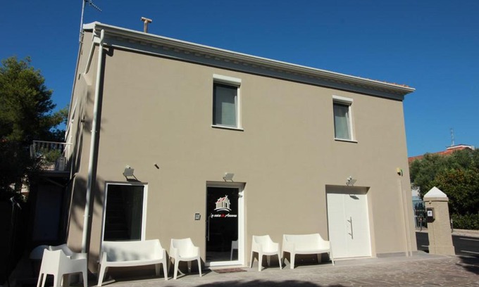 Ancona Hotel | Discover La Casa in Ancona: Family-Friendly with Breakfast