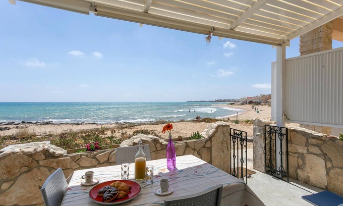 Casuzze House | Spacious 3 Bedroom Retreat in Santa Croce Camerina