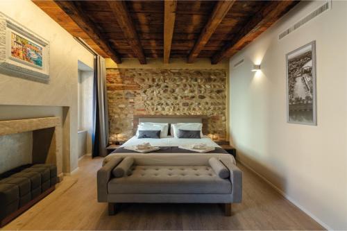 Peschiera del Garda City Centre House | Unforgettable Stays at La Casa in Paese - Guest Rated 10/10