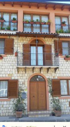 Santa Caterina Villarmosa Bed & Breakfast | Experience Comfort at La Casa In Pietra - 10/10 Rated Getaway
