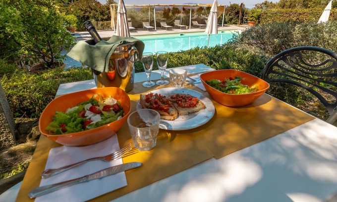 Lamporecchio Bed & Breakfast | Discover La Casa Medioevale B&B: Family-Friendly Retreat
