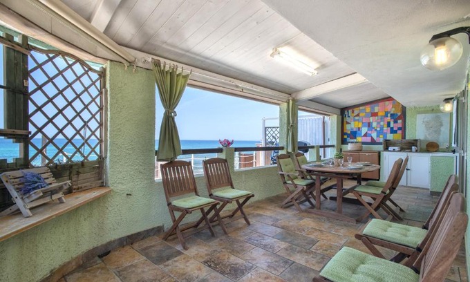 Lu Bagnu House | Oceanfront Retreat: La Casa nel Mare in Castelsardo