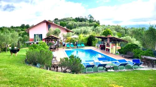 Borghetto di Vara House | Discover La Casa Rosa: Oceanfront Retreat with Pool