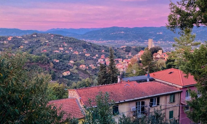 Arcola House | Family-Friendly La Casa Rossa Arcola with Scenic Views