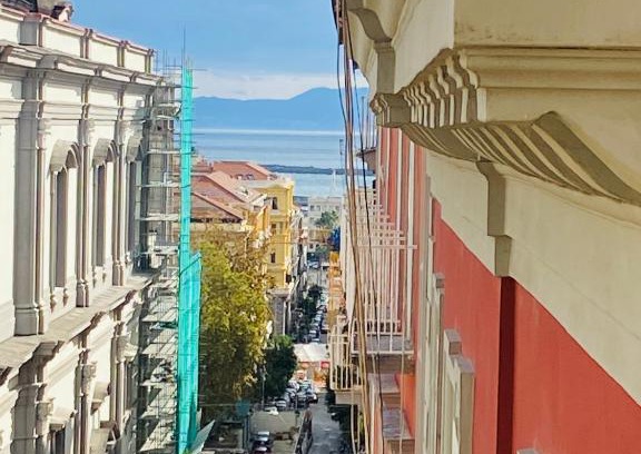 Naples City Centre House | Explore La Casa Sui Tetti 2: Family-Friendly Getaway