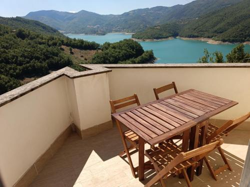 Rocca Sinibalda Apartment | Relax at La casa sul lago - Family-Friendly Retreat