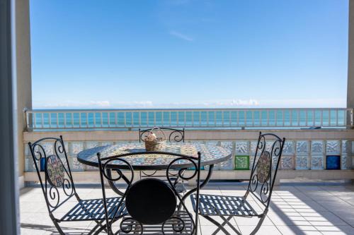Agnone House | Discover La CASA sul MARE: Oceanfront Retreat Rated 9/10