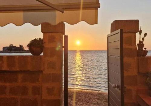 Marzamemi Apartment | Oceanfront Bliss at La Casa sulla Spiaggia - Rated 10/10