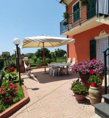 Rezza Apartment | Idyllic Getaway at La Casa Tra Verde e Mare - 4 Star Stay