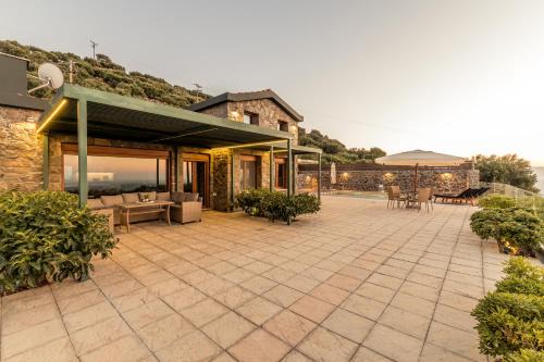 Kato Dhris Villa | Relaxing Retreat at La Casa Verde with Pool & Hot Tub