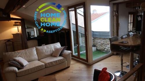Saint Nicolas - Charles III - Ville vieille - Trois Maisons - Leopold Apartment | Discover La Casa Victoria: Ideal Suite or Loft Getaway