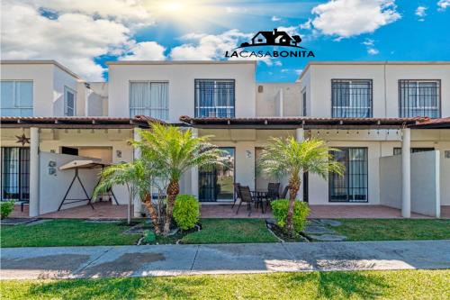 Xochitepec House | Relax at La Casa Bonita with Pool & Ocean Views