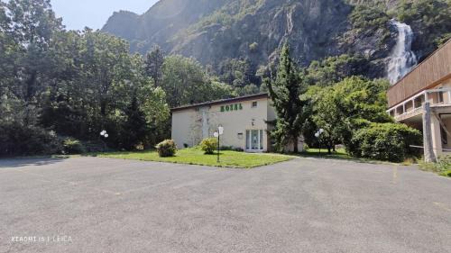 Vernayaz Hotel | La Cascade