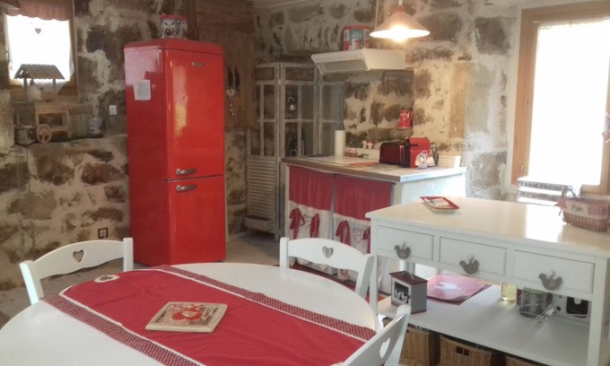 Sanilhac Cottage | La Cascade: Top-Rated Getaway with Ocean Views & Spa