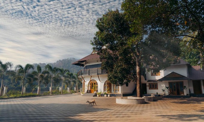 Perumbavoor Resort | Pet-Friendly La Cascade Resort with Pool & Restaurant