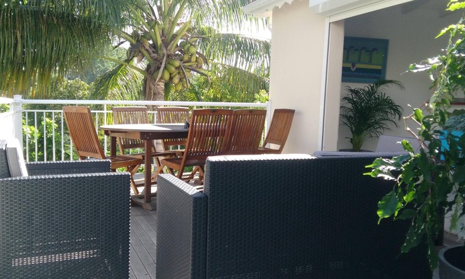 Mare Gailard House | Idyllic La Case à Oculie Bungalow Steps from the Beach