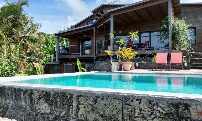 Les Avirons Villa | Relax at La case "TheOcéane" - Oceanfront Getaway