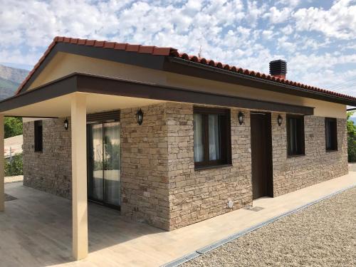 Ager House | Pet-Friendly Retreat at La Caseta d'Àger - Rated 9.8/10
