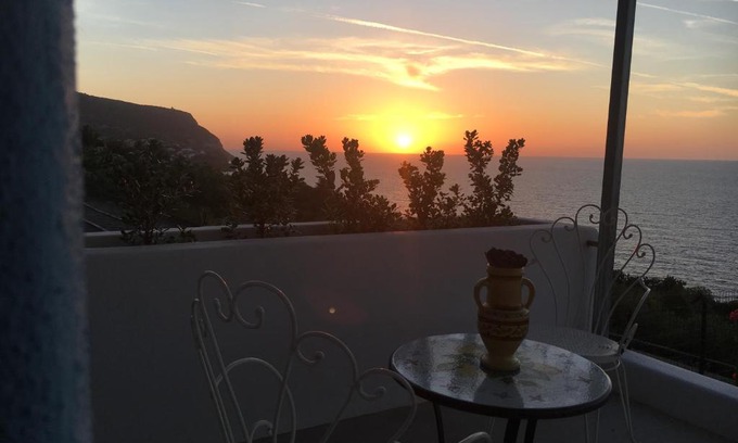 Malfa House | Oceanfront Relaxation at La Casetta dei Re - 4 Star Escape