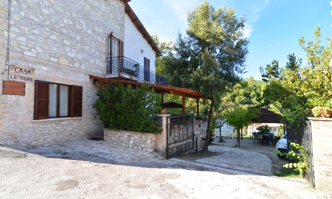 Pompagnano Apartment | Cozy La Casetta Delle More: Pet-Friendly Getaway