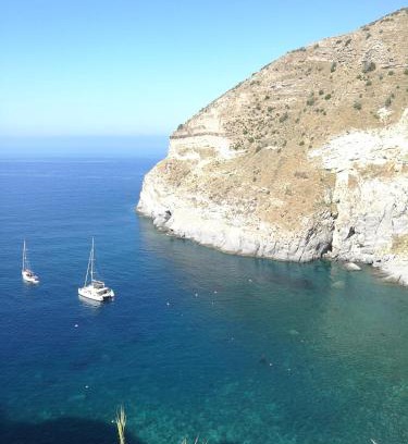 Succhivo Apartment | Cozy La casetta di Sorgeto: Pet and Child Friendly Retreat