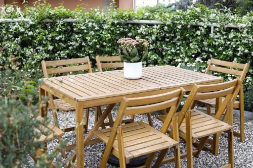 Sturla Apartment | Guest Rated 10/10: La Casetta with Private Parking & Garden