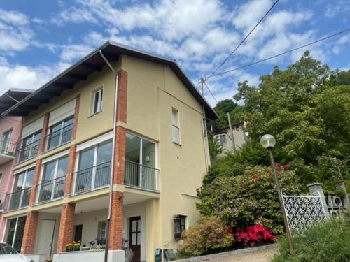 Favaro Apartment | Child-Friendly Retreat at La Casetta Gialla - Rated 9.4/10