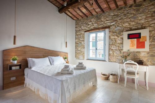 Montalcino Apartment | Indulge at La Casetta di Nise with Private Spa & Hot Tub