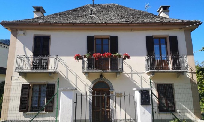Santa Maria Maggiore Apartment | Guest Rated 10/10: Family-Friendly LA CASETTA Awaits You