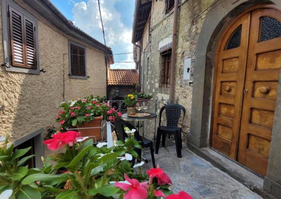 Fabbriche di Vallico Apartment | Cozy Retreat at La Casetta sul Collettino - Pet Friendly Stay
