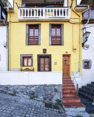 Luarca Apartment | Kid-Friendly Retreat at La Casina de la Peña - 9/10 Rated