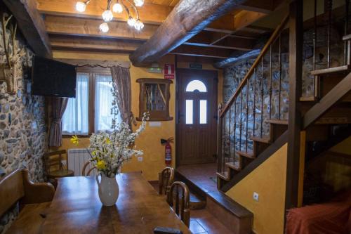 Arborbuena House | Family-Friendly Retreat at La Casina de Terobe - 9/10 Rating!