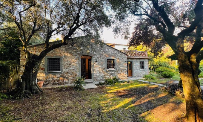 Querceta House | Experience Oceanfront Bliss at La Casina di Susy