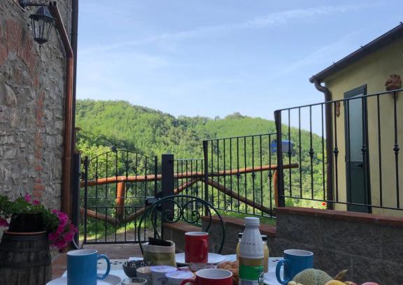 Castagno House | Guest Rated: La Casina - Pet Friendly with Breakfast Included