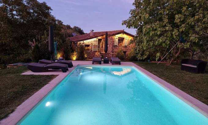 Santa Pau Ski Chalet | Tranquil La Casita - Adults Only with Oceanfront Views