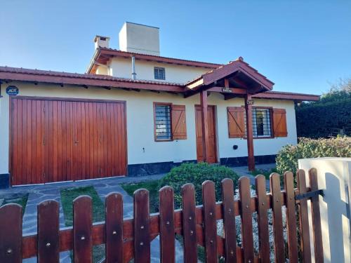 Villa General Belgrano Ski Chalet | Mountain Retreat: La Casita - Family-Friendly Escape